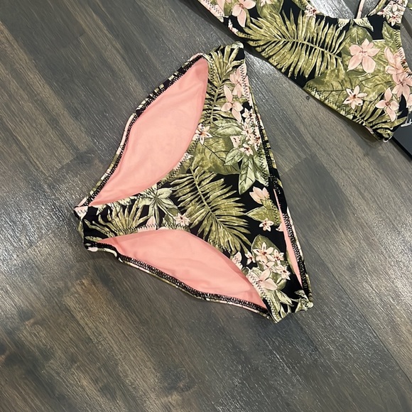 VOLCOM BIKINI SET - Picture 3 of 5